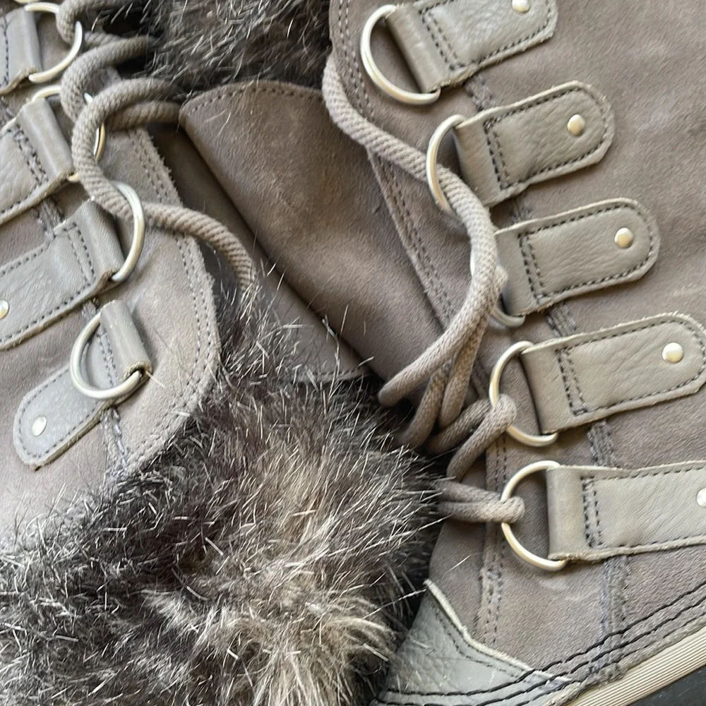 SOREL Joan of Arctic waterproof boots US 9 gray suede snow winter cruise